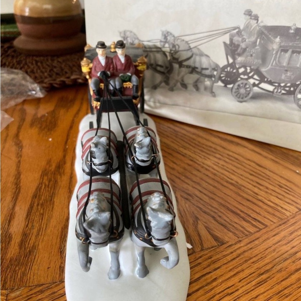 Dept 56 Heritage village Royal Coach